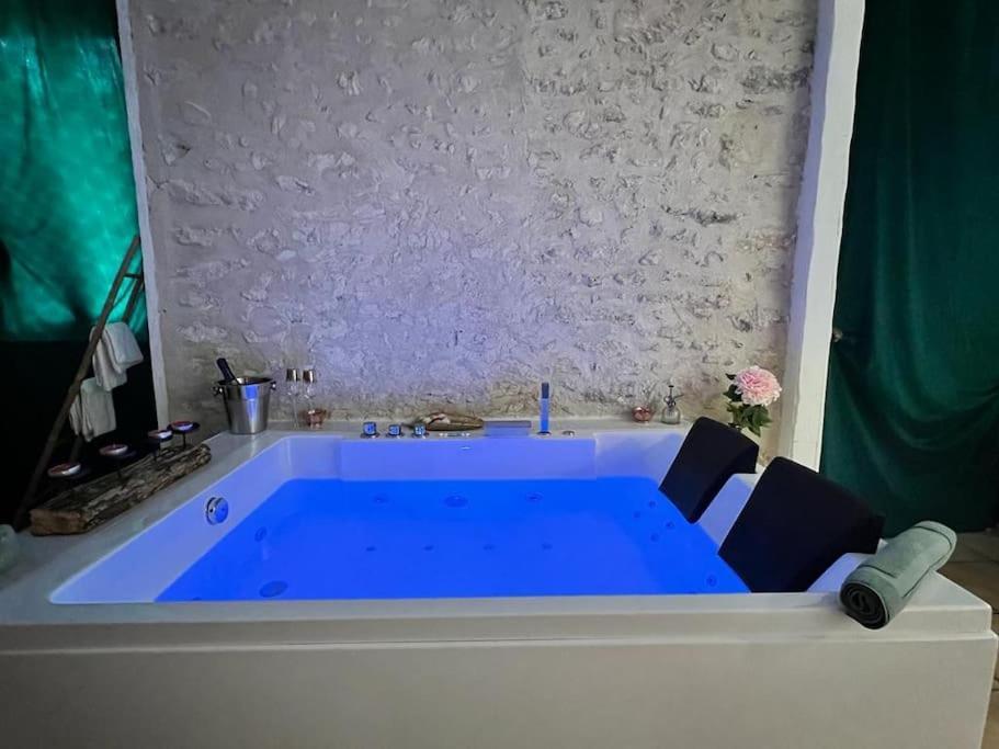 Suite Romance - Jacuzzi Moret-sur-Loing Esterno foto