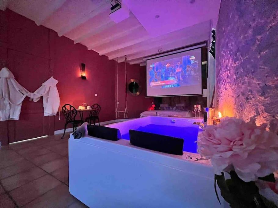 Suite Romance - Jacuzzi Moret-sur-Loing Esterno foto