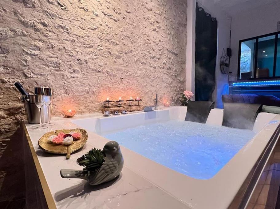 Suite Romance - Jacuzzi Moret-sur-Loing Esterno foto