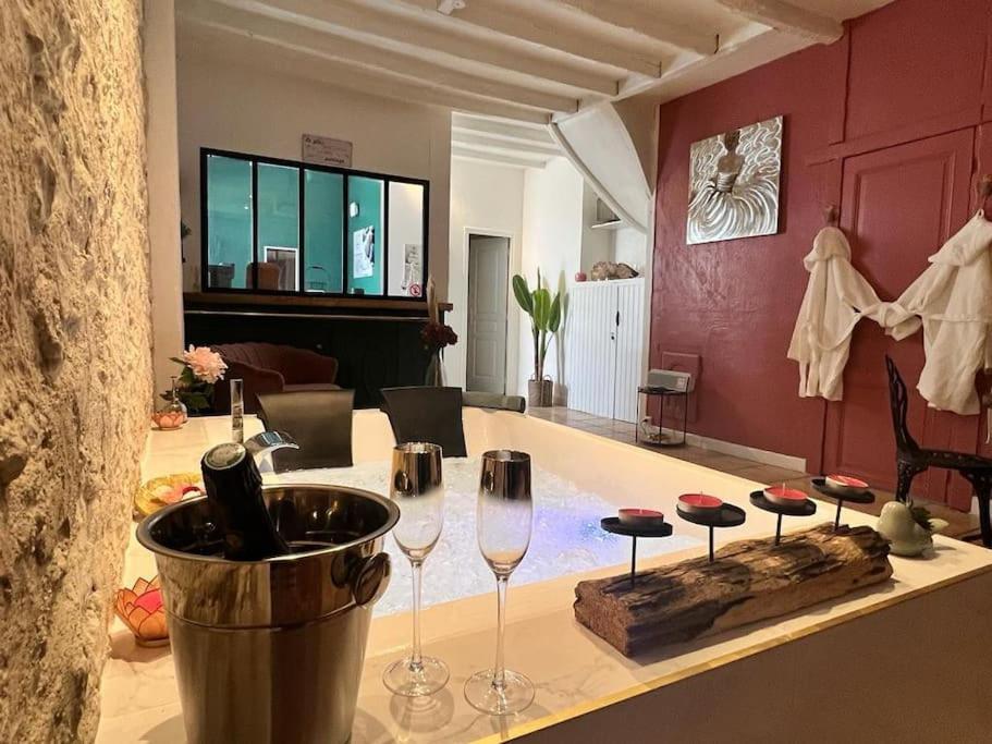 Suite Romance - Jacuzzi Moret-sur-Loing Esterno foto