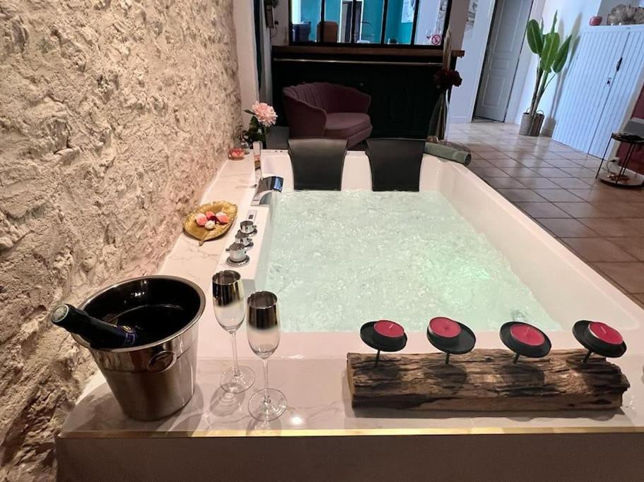 Suite Romance - Jacuzzi Moret-sur-Loing Esterno foto