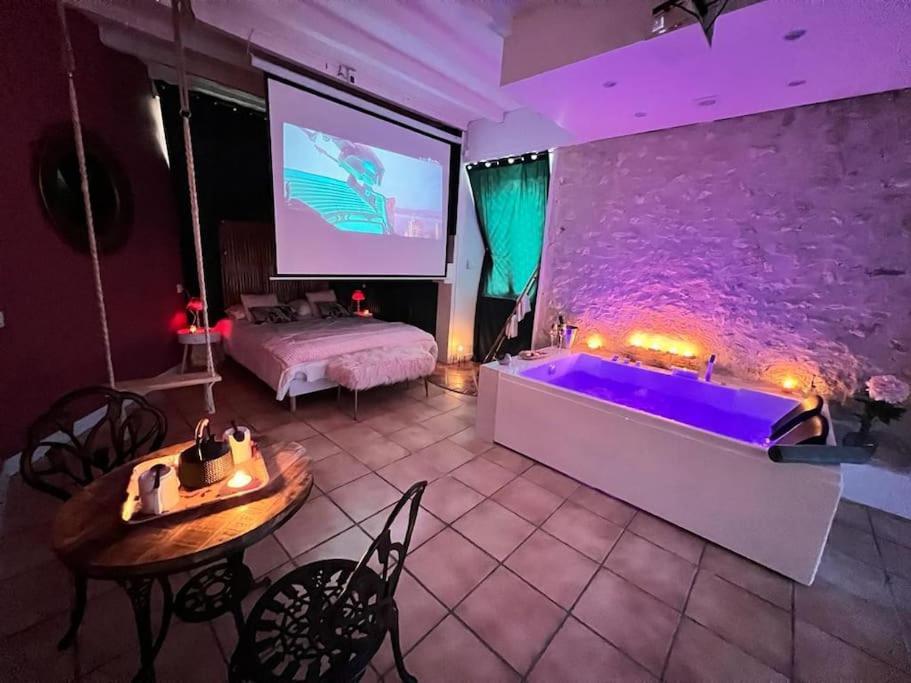 Suite Romance - Jacuzzi Moret-sur-Loing Esterno foto