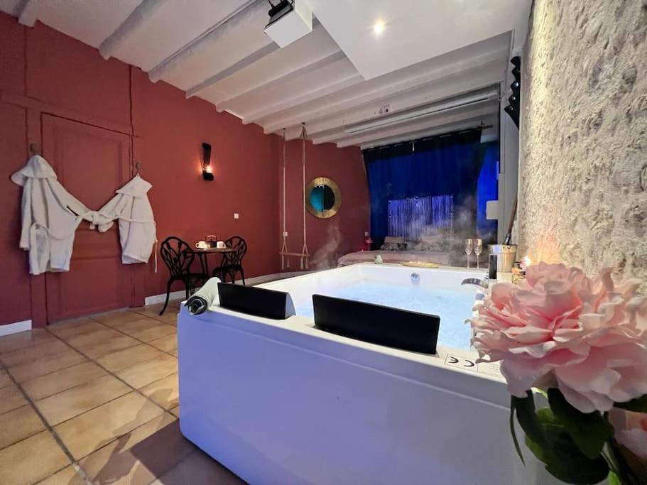 Suite Romance - Jacuzzi Moret-sur-Loing Esterno foto